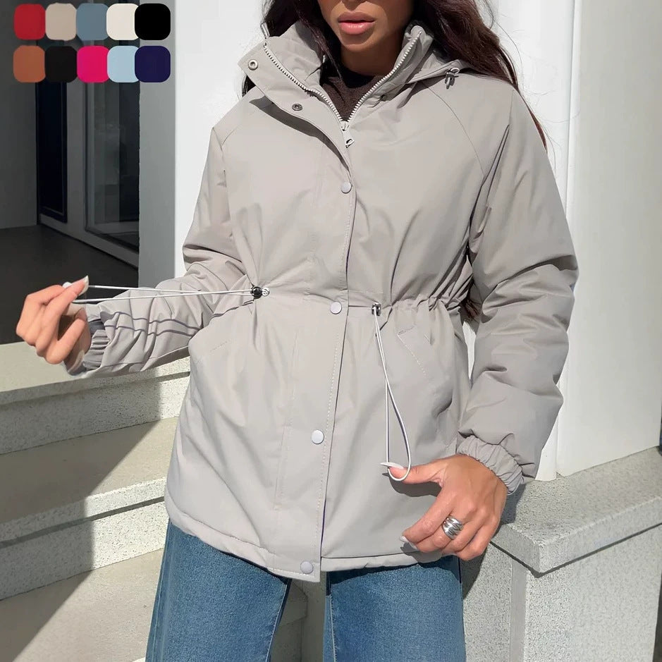Stilvolle Damen Outdoorjacke in Schwarz, perfekt für Übergang, Sport & Freizeit.