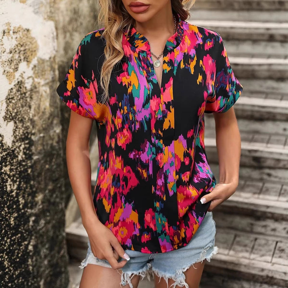 Modische Damenbluse mit floralem Blumenprint & lockerem Oversize-Schnitt. Perfekte Sommer-Tunika für entspannte Tage.