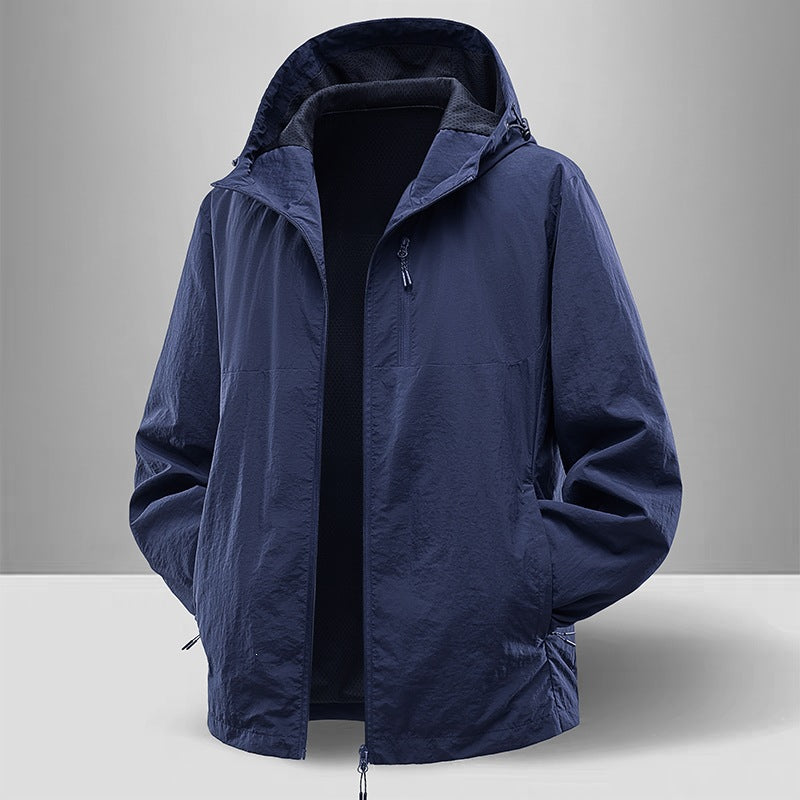 Sportliche Herren Outdoor Regenjacke, atmungsaktiv & wasserdicht, perfekt für Wandern, Radfahren, Sport.