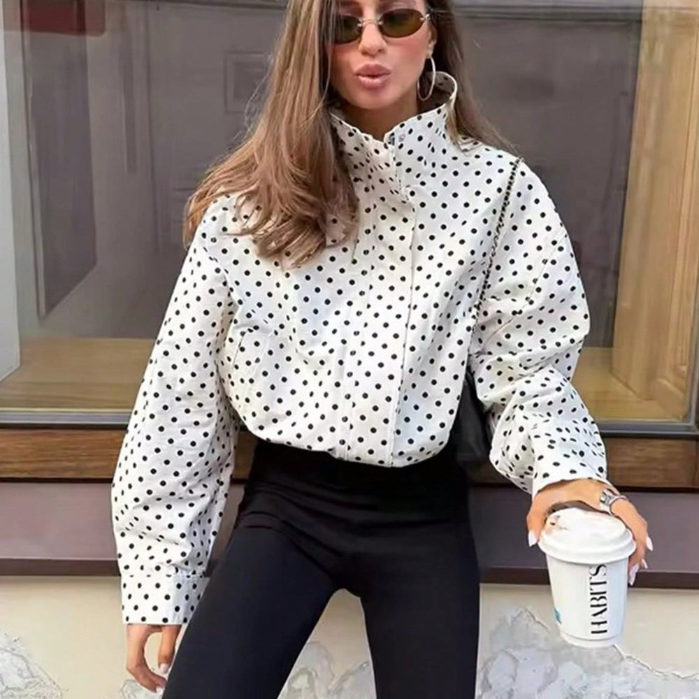 Stilvolle Damenbluse mit Polka-Dot Muster, Stehkragen, langen Ballonärmeln & verdeckter Knopfleiste.