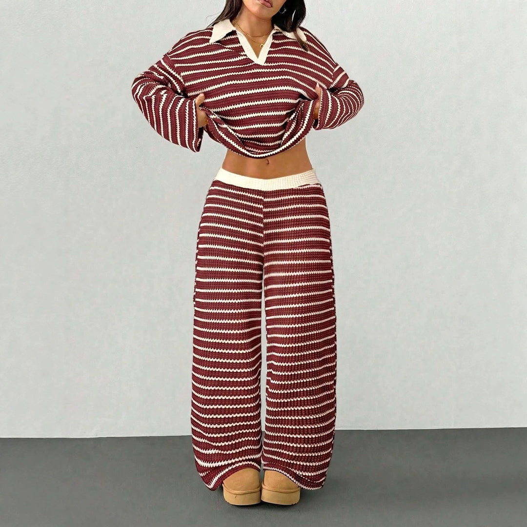 Elegant gestreiftes Damen Set mit Polokragen-Shirt & weit geschnittener High-Waist Palazzo Hose.