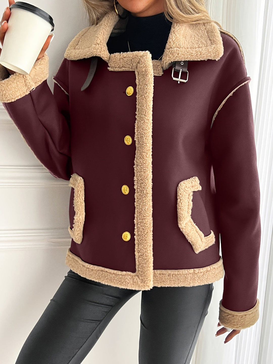 Hochwertige, warme Damen Winterjacke in Schwarz, komfortabel und stilvoll für die kalte Jahreszeit.