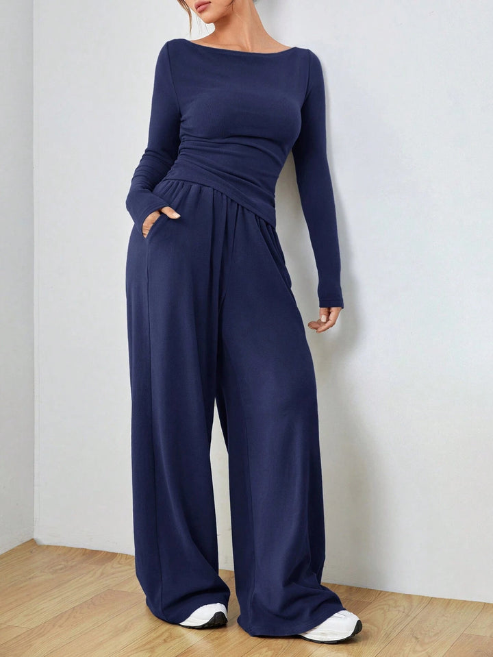 Damen Zweiteiler: Homewear & Reise Outfit mit U-Boot-Ausschnitt und modischer Palazzo Hose.