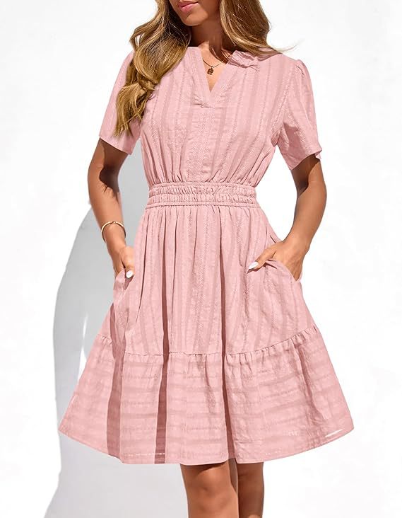 Luftiges Damen Sommerkleid, V-Ausschnitt, bequemer Smokbund, Midi-Länge und Stufen-Design.
