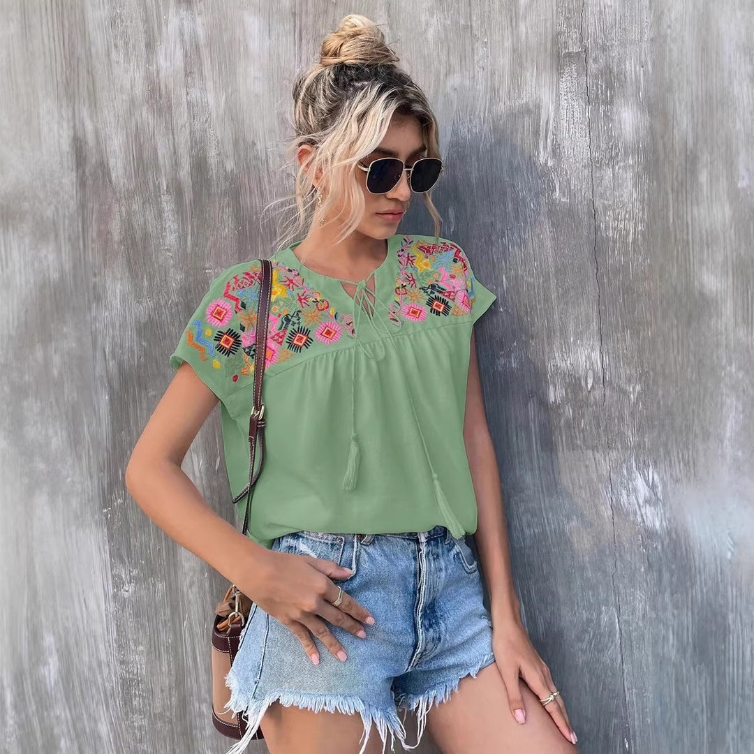 Casual Damen Kurzarm-Oberteil, bestickt, mit Quasten, atmungsaktiv & bequem für warme Sommertage.