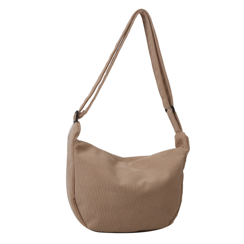Farbenfrohe SandsBerg Damen Schultertasche, lässig und praktisch mit dekorativem Anhänger.