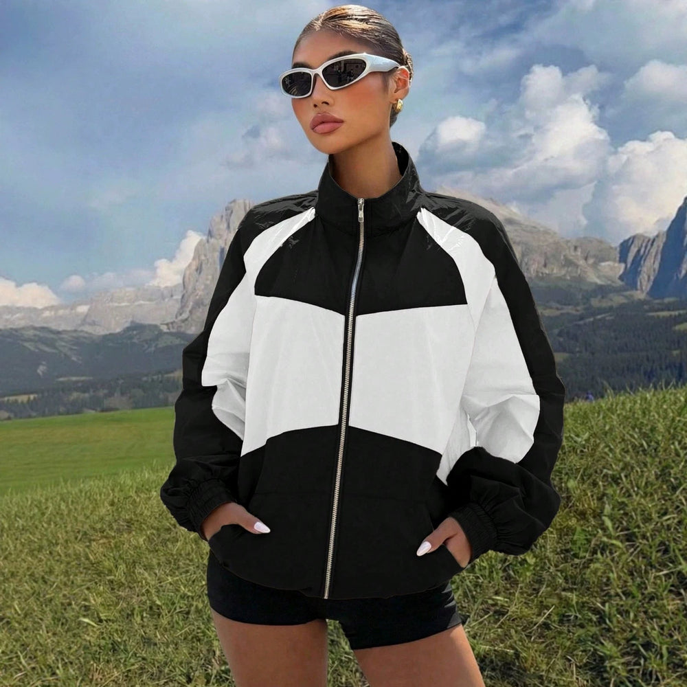 Bequeme Damen Übergangsjacke im Windbreaker-Stil, leicht, mit Stehkragen und Farbblöcken für Outdoor & Alltag.