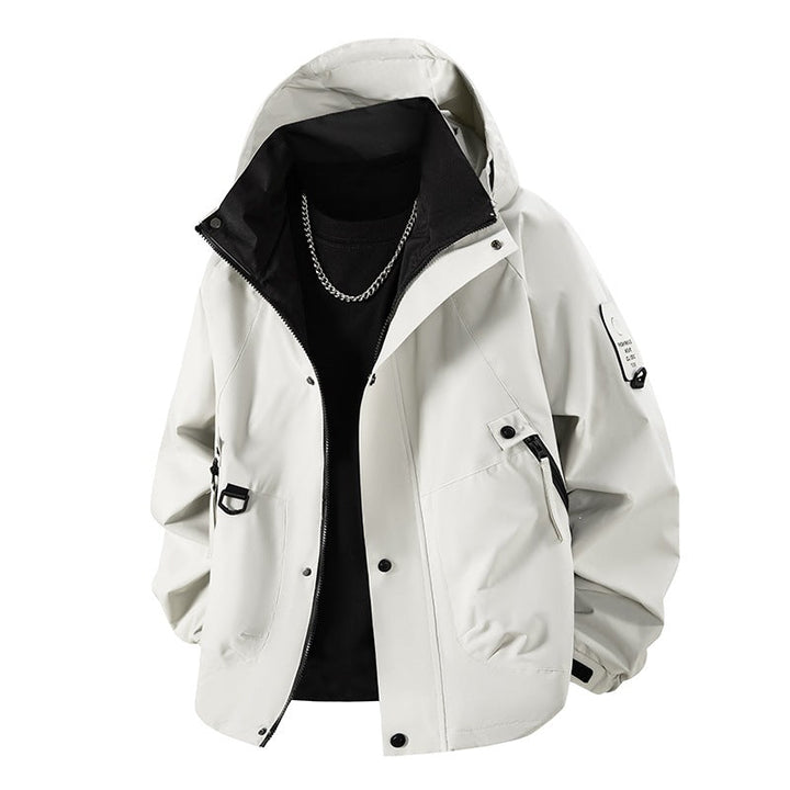Detailaufnahme der hochsichtbaren Herren Funktionsjacke. Zeigt Reißverschlüsse und hochwertige Verarbeitung.