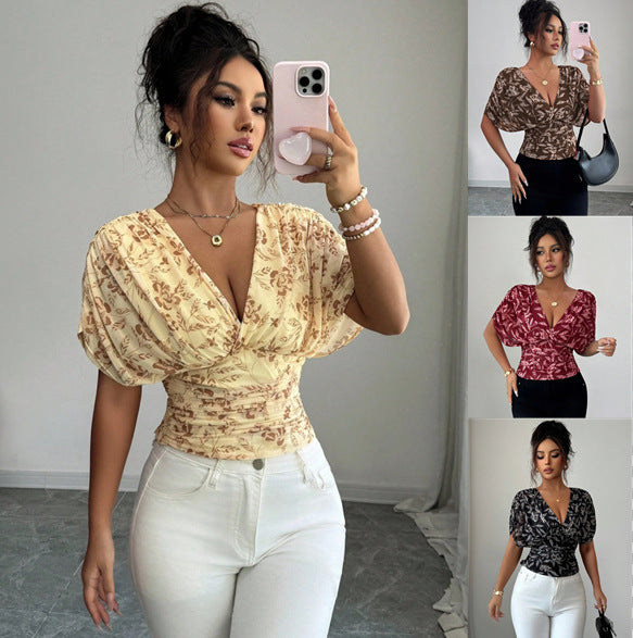 Elegante Damen Wickelbluse mit figurbetontem V-Ausschnitt & geraffter Taille, ideal für Business & Freizeit.
