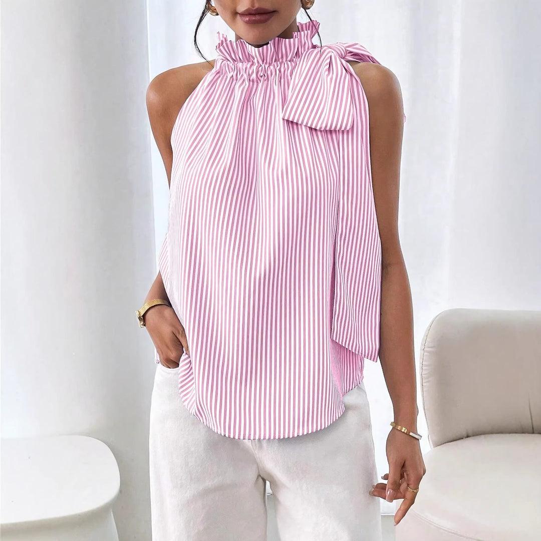 Leichte, bequeme ärmellose Damenbluse mit Stehkragen und femininer Schulterschleife für Sommer-Looks.