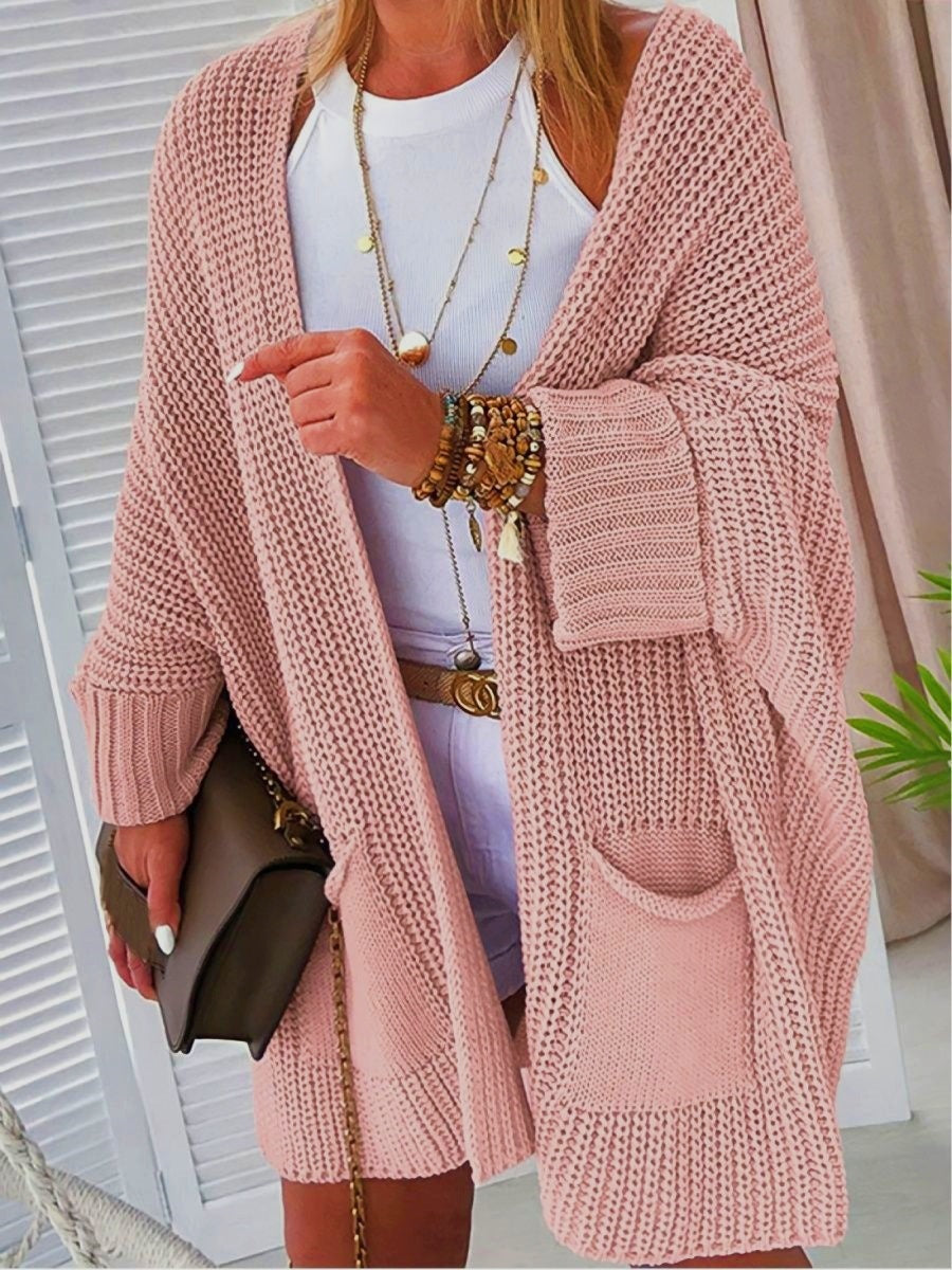 Bequeme Damen Strickjacke aus Grobstrick mit Taschen. Lässiger Schnitt, ideale Oberbekleidung für Damenmode.
