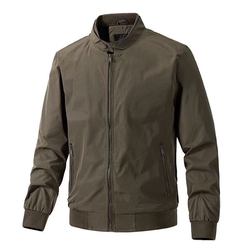 Stilvolle leichte Herren-Jacke, als Übergangsjacke konzipiert, mit robustem Reißverschluss und praktischem Stehkragen.