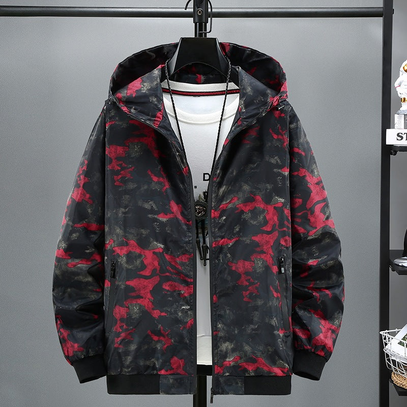 Herren Camouflage Kapuzenjacke für urbanen Stil. Modische Freizeitjacke für Herbst & Frühling.