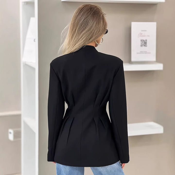 Detailaufnahme des hochwertigen Stoffes einer eleganten Damen Business Blazerjacke für Frühling/Herbst.