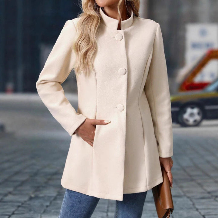 Zeitloser Damenmantel für Herbst & Winter, elegant & figurbetont. Eine Bereicherung für jede Garderobe.