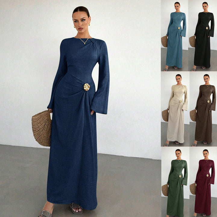 Elegantes Damen Maxikleid mit drapiertem Stil und Glockenärmeln für festliche Anlässe.