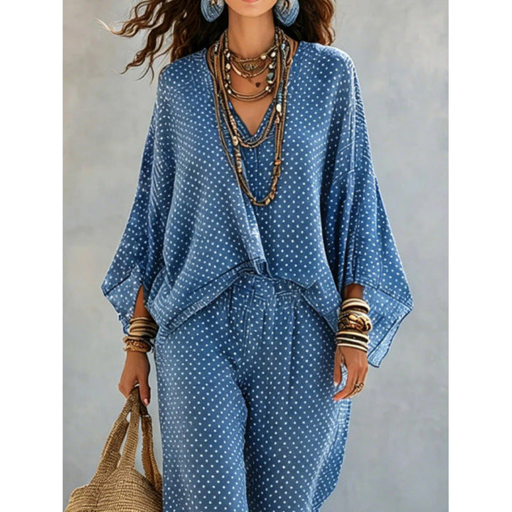 Stylisches Damen Boho Oberteil mit V-Ausschnitt und Fledermausärmeln, Teil des komfortablen Lounge-Sets.