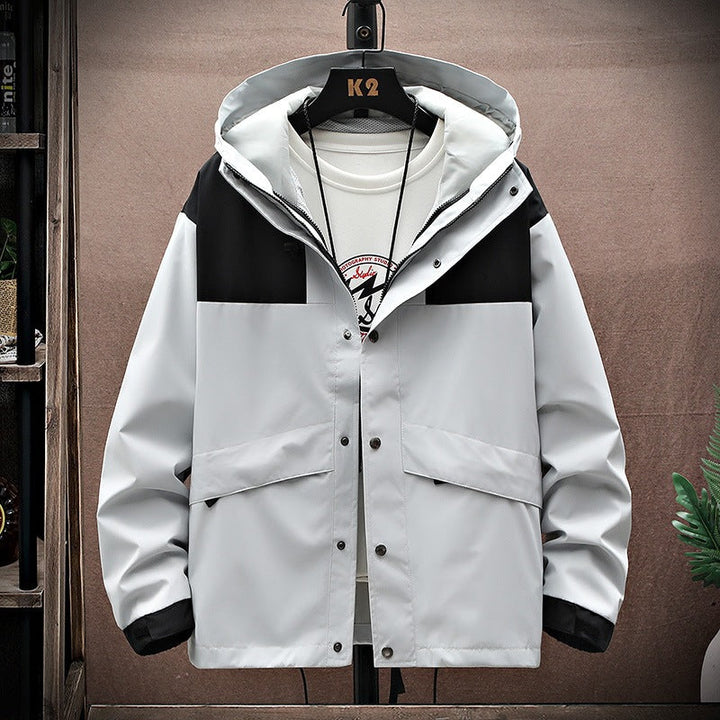 Bequeme Herren Wanderjacke mit Kapuze, ideal als Übergangsjacke für Frühling und Herbst.