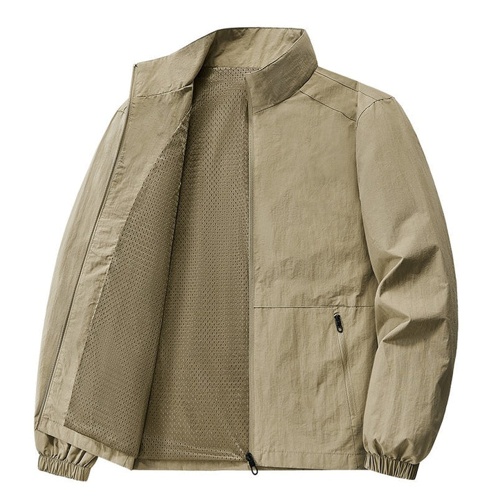 Leichte Herren Freizeitjacke mit schmalem Kragen. Ideal als Übergangsjacke für Frühling & Herbst.