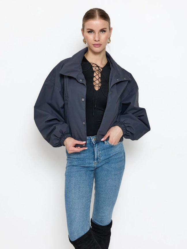 Modische Oversized Damenjacke, vielseitig kombinierbar. Ideal als Übergangsjacke für Streetwear & Freizeit.