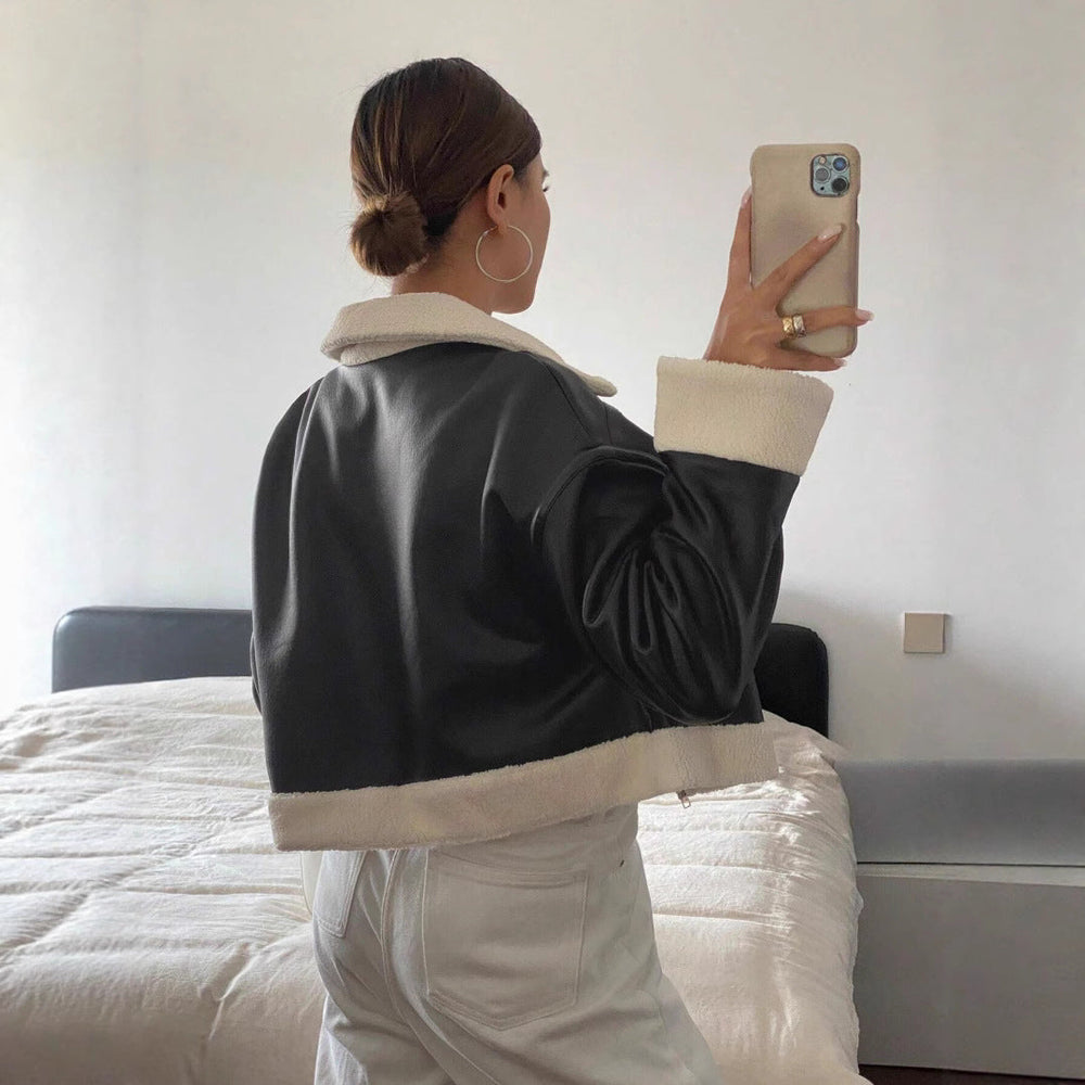 Modische schwarze Lederjacke für Damen. Vielseitige und stilvolle Damenjacke aus hochwertigem Leder.