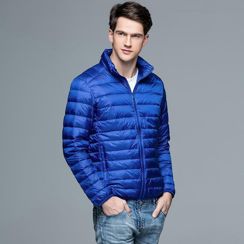 Vielseitige Herren Übergangsjacke: Leichte, modische Steppjacke im Slim Fit Design, atmungsaktiv, ideal für Herbst und Frühling.