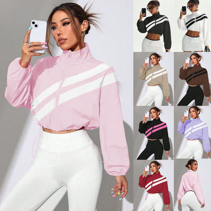 Damen Cropped Windbreaker-Jacke mit Stehkragen. Sportliche, windabweisende Übergangsjacke für Frauen.