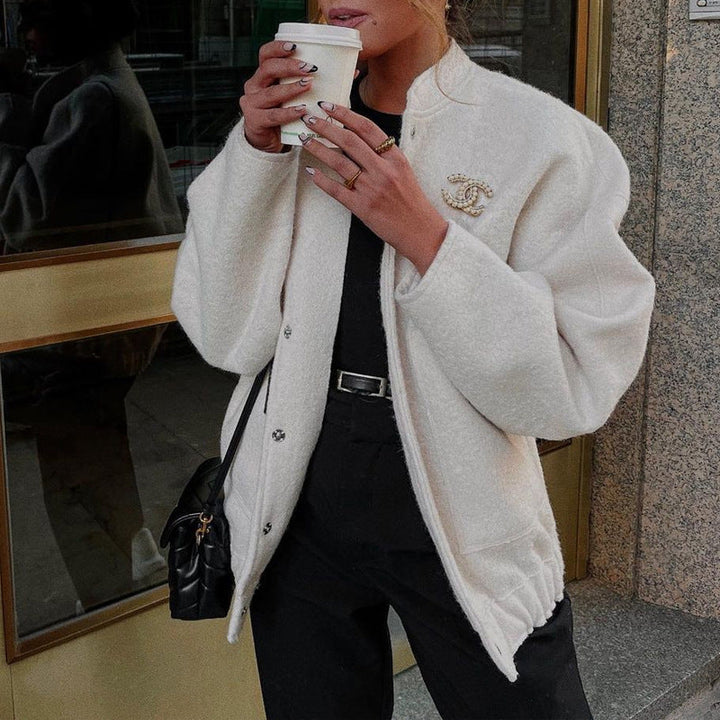 Kuschelige Damen-Übergangsjacke in Weiß, elegant & komfortabel, ideal für kühle Tage.