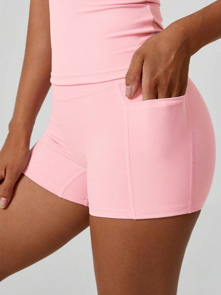 Kurze Fitnessshorts für Damen, ideal für Gym, Workout & Sommer.