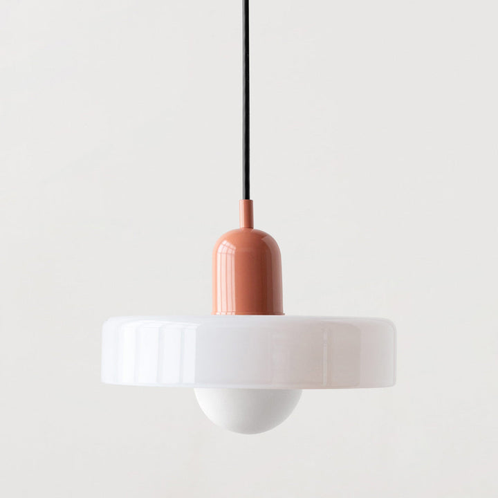 Moderne Buntglas Pendelleuchte, farbenfroh. Hängelampe für zeitgenössisches Design.
