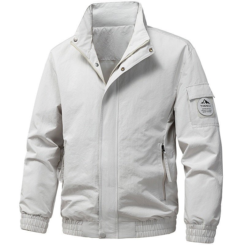 Komfortable Herren-Outdoorjacke, funktional und leicht. Ideal für Alltag, Sport und Wandern.