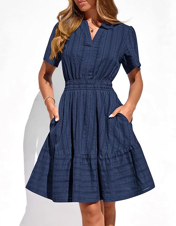 Trendiges Damenkleid, Midi-Länge, V-Ausschnitt, schmeichelnder Smokbund und Stufen für einen modernen Look.