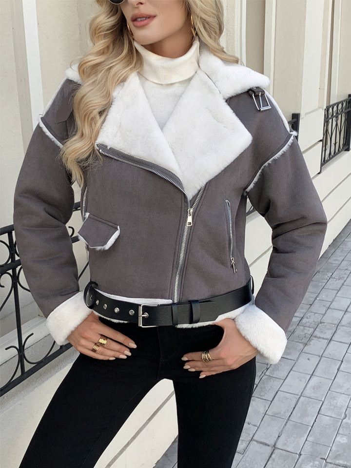 Luxuriöse Damen Steppjacke mit dickem Kunstpelzkragen und Manschetten. Warmer, eleganter Winter-Look.