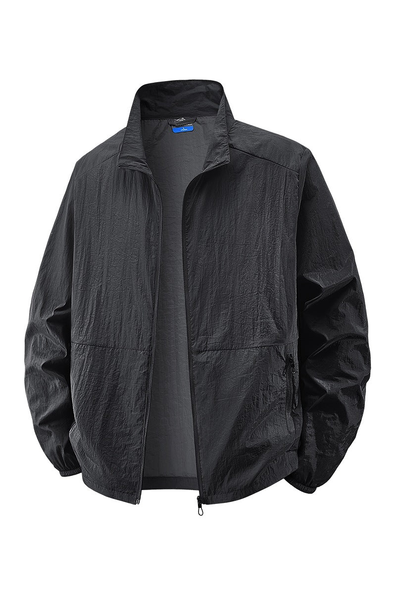 Rote Herren Windbreaker Jacke mit Kapuze. Winddicht, wasserabweisend, perfekte Freizeitjacke.