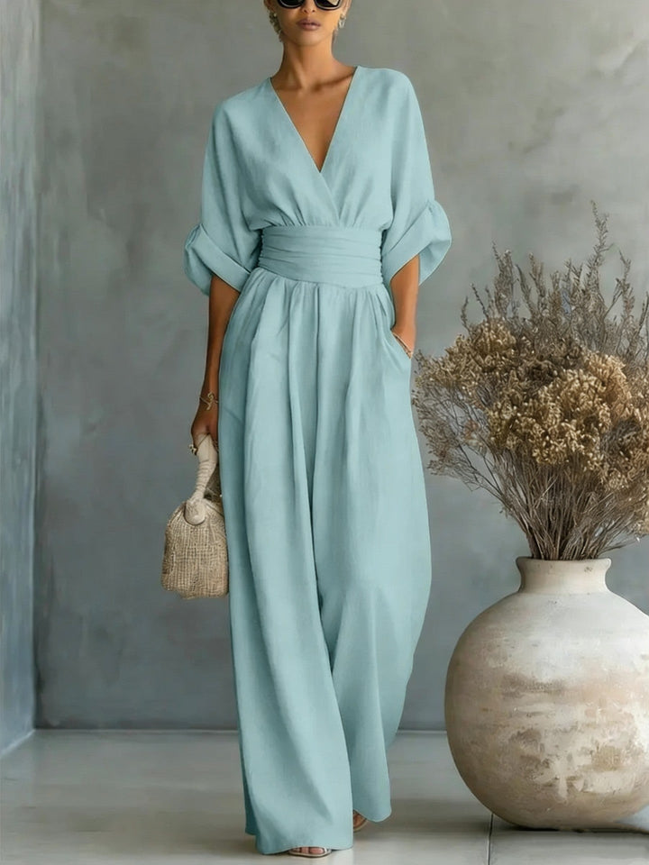 Detailansicht: Fließendes, weites Bein des Damen Jumpsuits, für eine schicke Silhouette und optimale Bewegungsfreiheit.