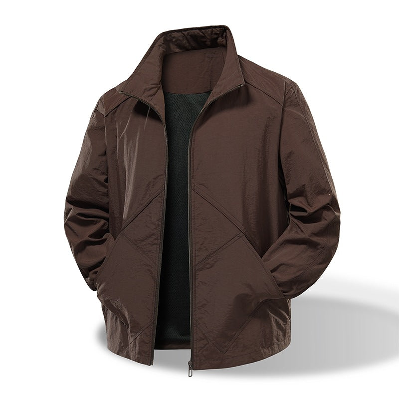 Leichte Laufjacke für Herren, atmungsaktiv und perfekt für Training & Sport. Funktionelle Activewear für jeden Läufer.