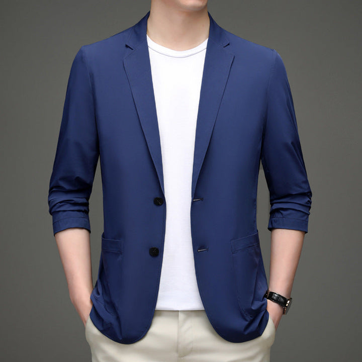 Maßgeschneiderter Slim Fit Blazer: Elegantes Sakko für modebewusste Herren im Business Casual-Stil.
