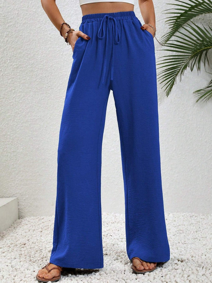 Komfortable Damen Freizeithose, hoher Bund, weit fallend, perfekt für warme Tage.