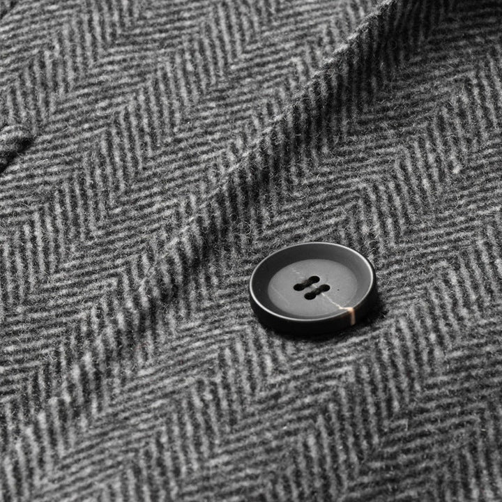 Nahaufnahme des Hahnentritt-Musters auf einem hochwertigen Herren Blazer. Klassisches Design.