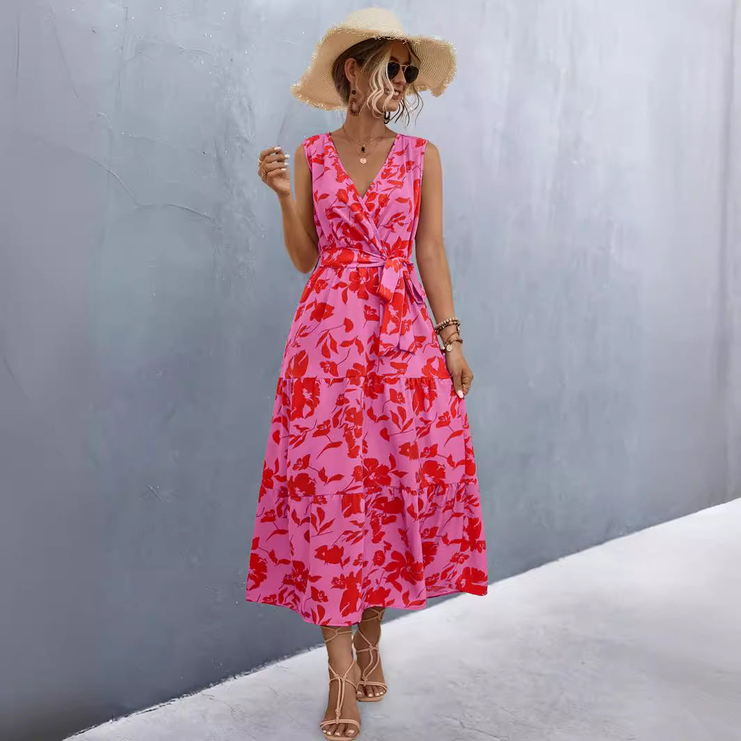 Damen-Sommerkleid: florales Wickelkleid mit eleganter Raffung, ideal für warme Tage.