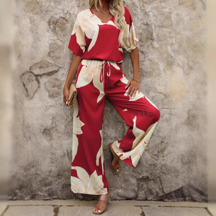Rückenansicht des fließenden Damen Sommer Hosenanzugs, locker fallend und mit Blumenprint.