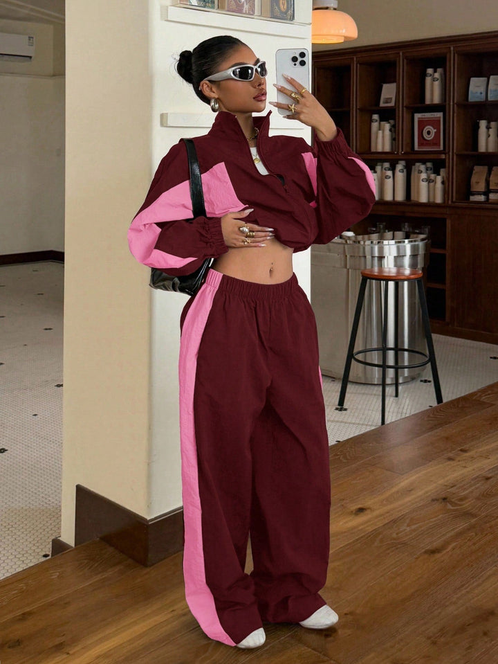 Trendiger Damen Zweiteiler: Oversized Crop-Jacke und weite Jogginghose mit markanten Kontraststreifen.