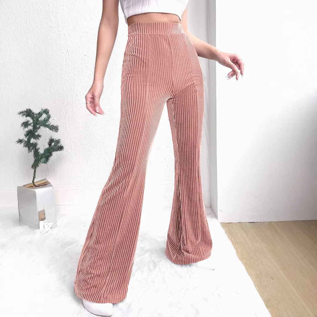 Modische Damen-Hose mit weitem Bein und Rippenstruktur, ideal für Herbst-/Wintermode.
