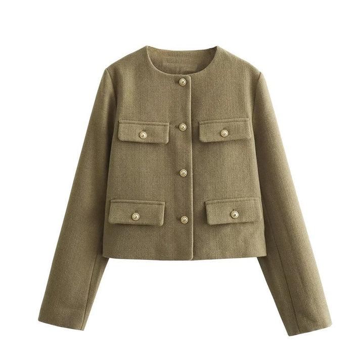 Trendige Streetwear Damenjacke, kurz, mit auffälligen Pattentaschen und Knöpfen, zeitlos.