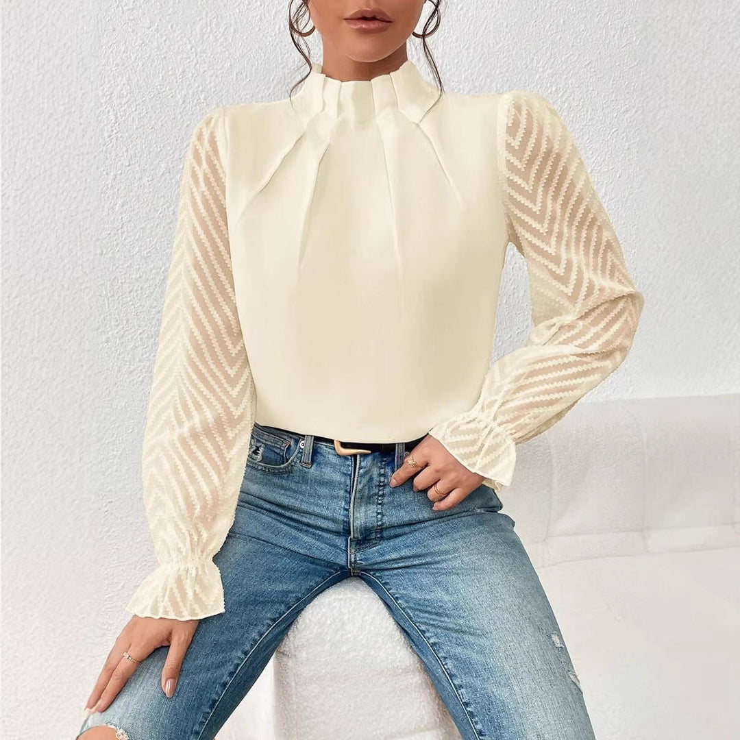 Modische Chiffonbluse für Frauen, mit Stehkragen und transparenten Ärmeln, perfekte Frühlingsmode.
