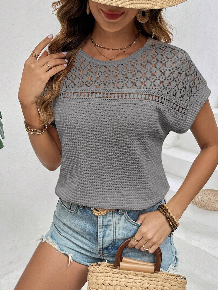 Vielseitiges Damen Kurzarm Blusentop: Spitze, Crochet, Waffelstrick. Ideal für Sommer, elegant und casual.