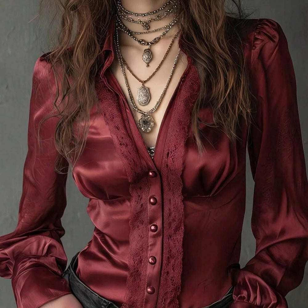 Taillierte Damenbluse mit Knopfleiste und femininen Puffärmeln. Ein elegantes Oberteil für Damenmode.