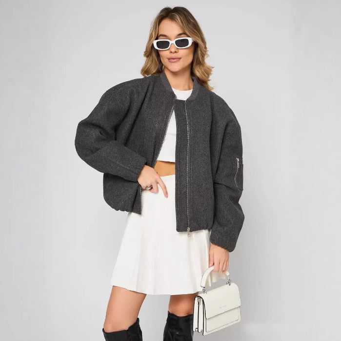 Stilvolle Damen Übergangsjacke aus Boucle-Stoff in Grau, perfekt für Frühling und Herbst, komfortabel und modisch.
