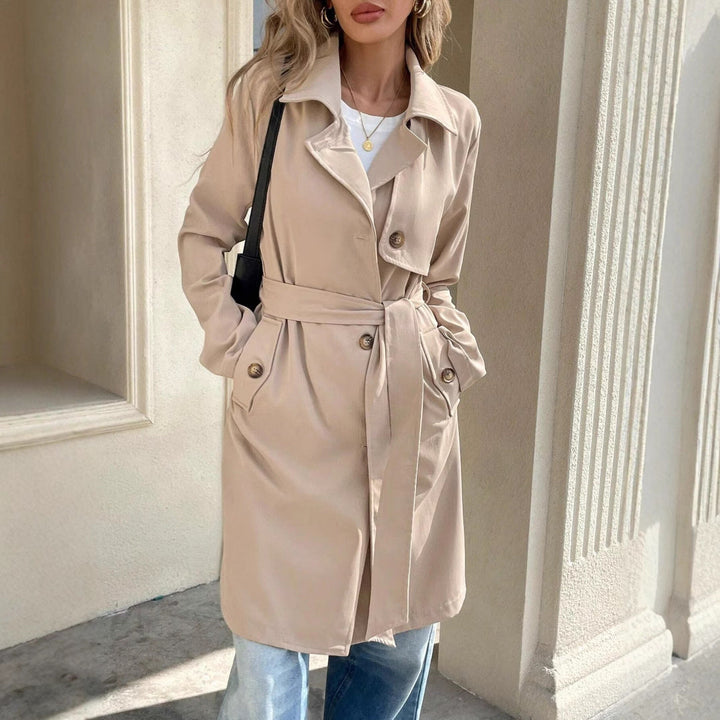 Stilvoller Khaki Damen Trenchcoat. Klassische Outwear, perfekt für Büro und Freizeit, vielseitige Übergangsjacke.