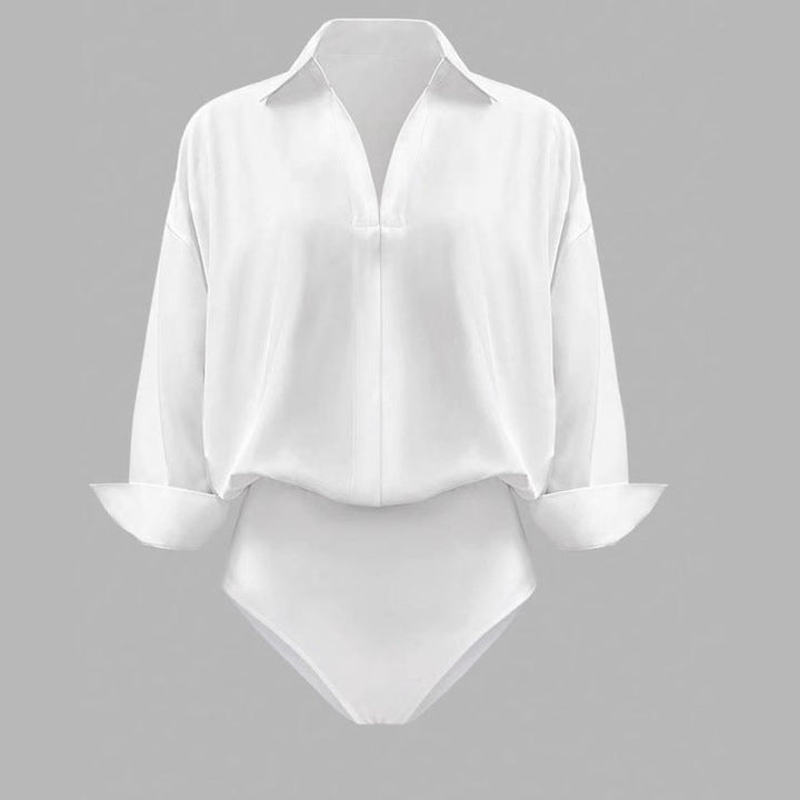 Klassischer Damen Langarm Bodybluse, enganliegend am Körper, Hemdblusenkragen. Ideal für Business-Looks.